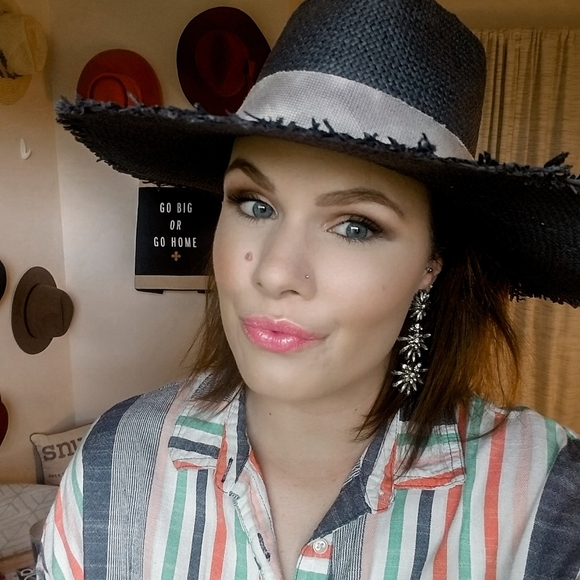 Meet your Posher, Courtney - Picture 3 of 4